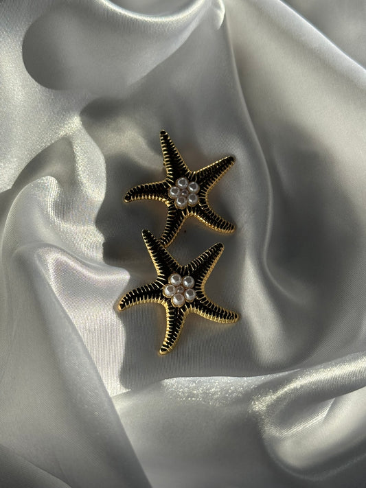 Boucles d'oreilles stellina en acier inoxydable doré sur fond blanc satiné - Onaïa Bijoux