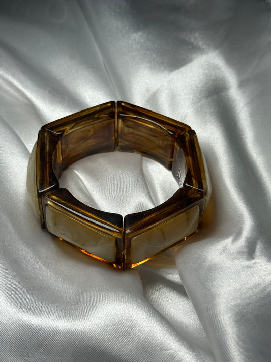 Bracelet Nerina en résine sur fond blanc - Onaïa Bijoux