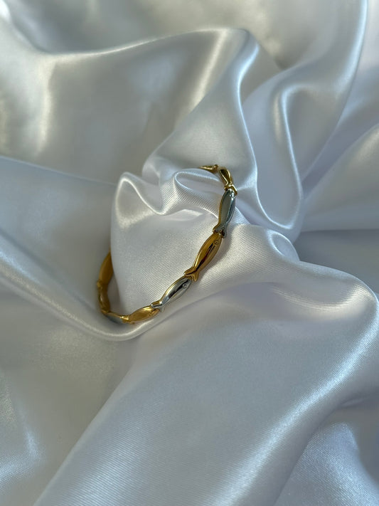 Bracelet Sardina en acier inoxydable doré & argenté sur fond blanc satiné - Onaïa Bijoux