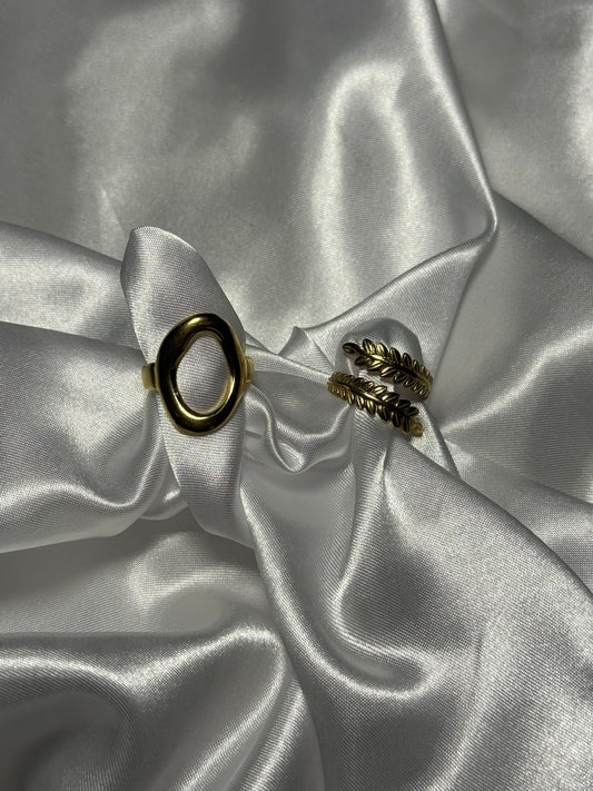 Duo de bagues Selva en acier inoxydable doré sur fond blanc satiné - Onaïa Bijoux