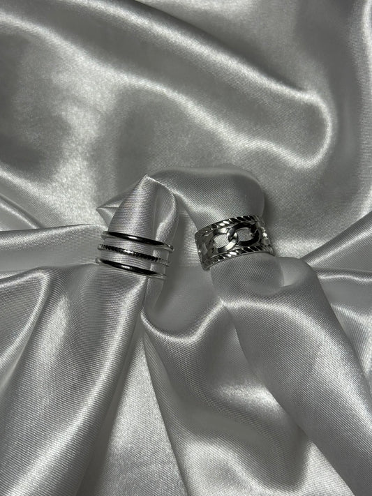 Duo de bagues Luma en acier inoxydable argenté sur fond blanc satiné - Onaïa Bijoux