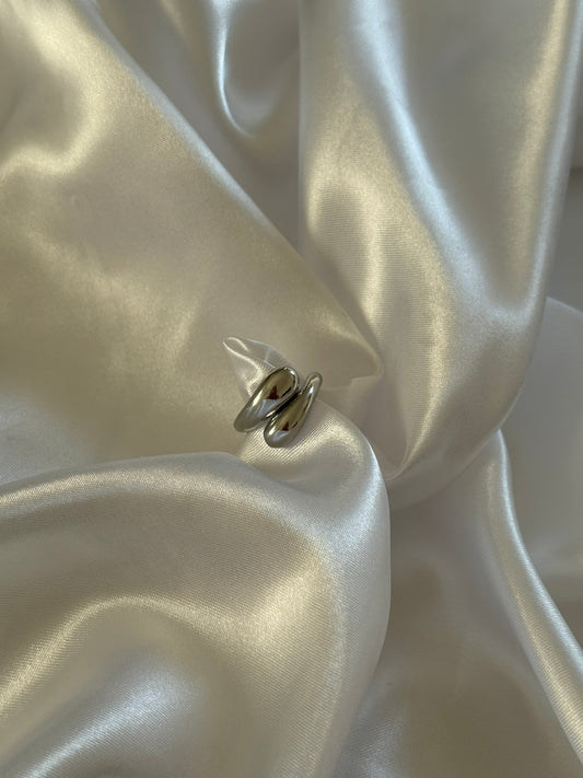 Duo de bagues Solaris en acier inoxydable argenté sur fond blanc satiné - Onaïa Bijoux
