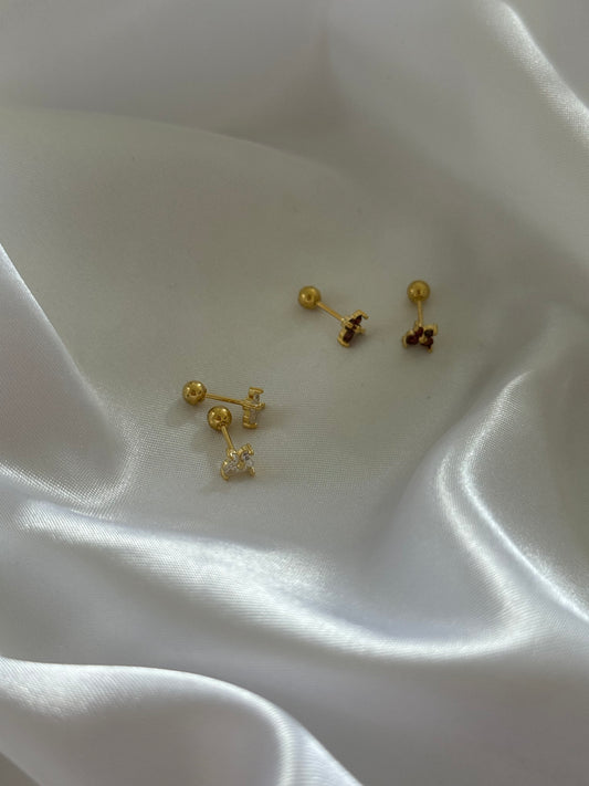 Mini boucles d’oreilles papillon Rossa dorées en acier inoxydable avec strass rouges et blancs – Onaïa Bijoux